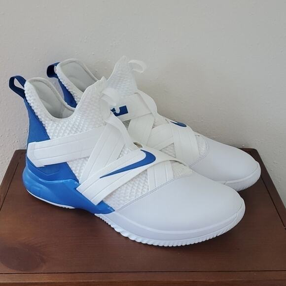 Athletic_Shoes